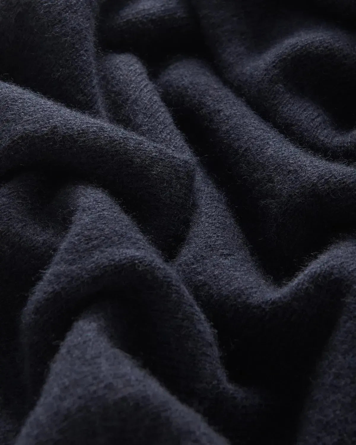 Bernard Weatherill Lambswool Plain Crew Neck Navy | Preamato Luxury